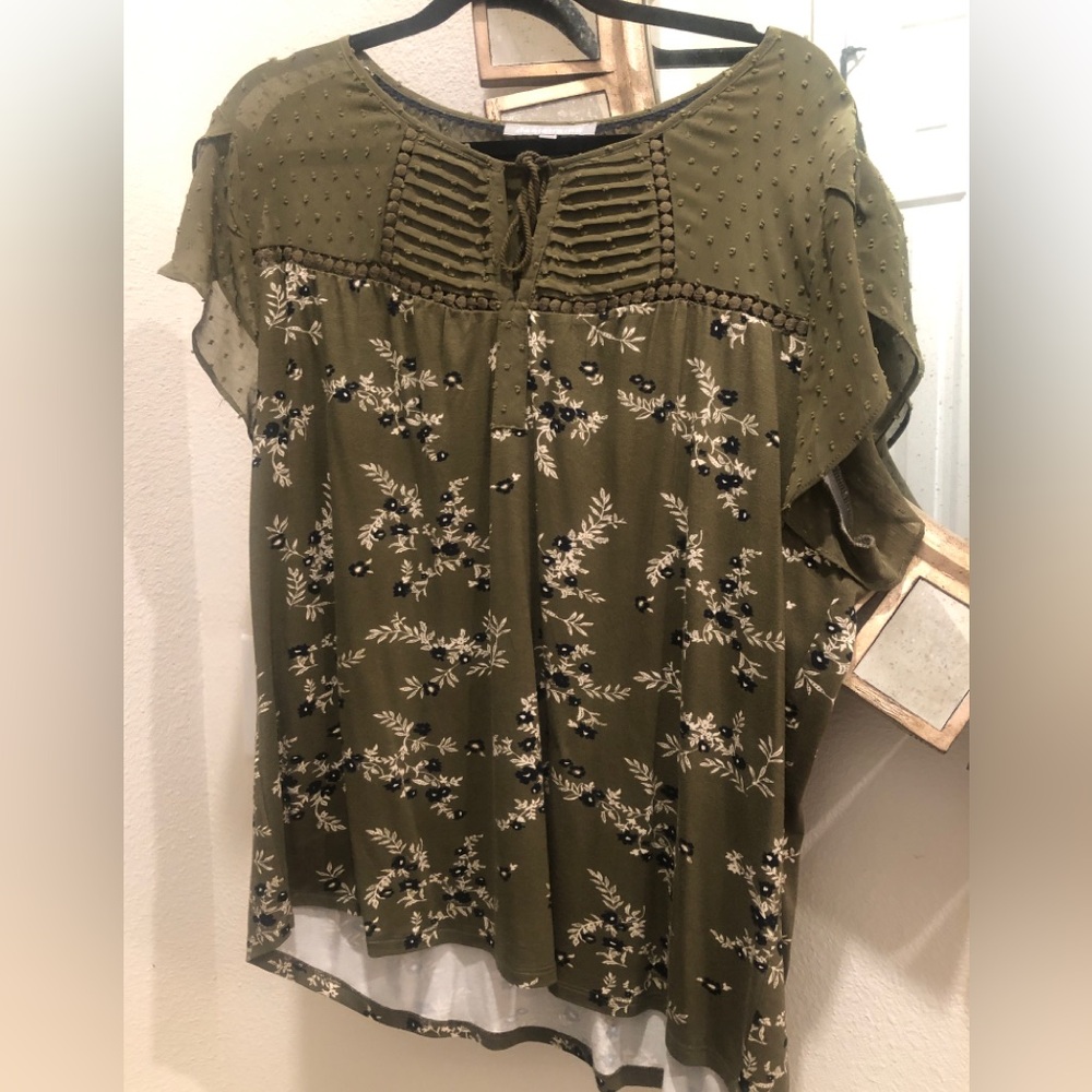 Daniel Rainn Green Flutter Sleeve Blouse with Tassel Tie